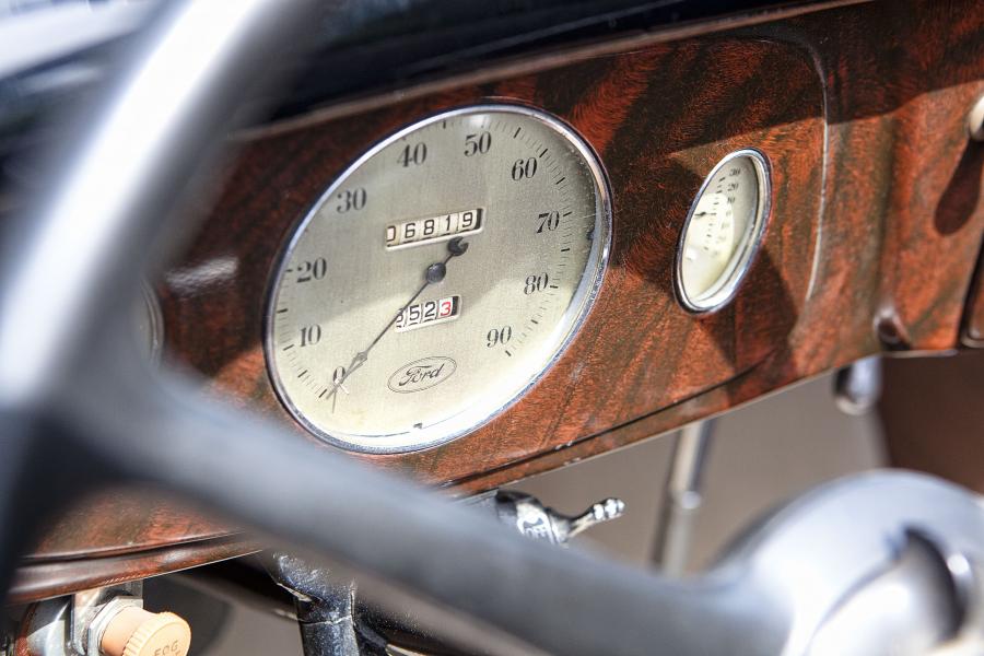  Ford DeLuxe Roadster 1934 года  (фото 12 из 43)